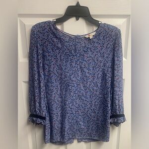 Boden Minnie Blue Floral V-Neck Blouse W/ Button Back And Velvet Cuff Size 4